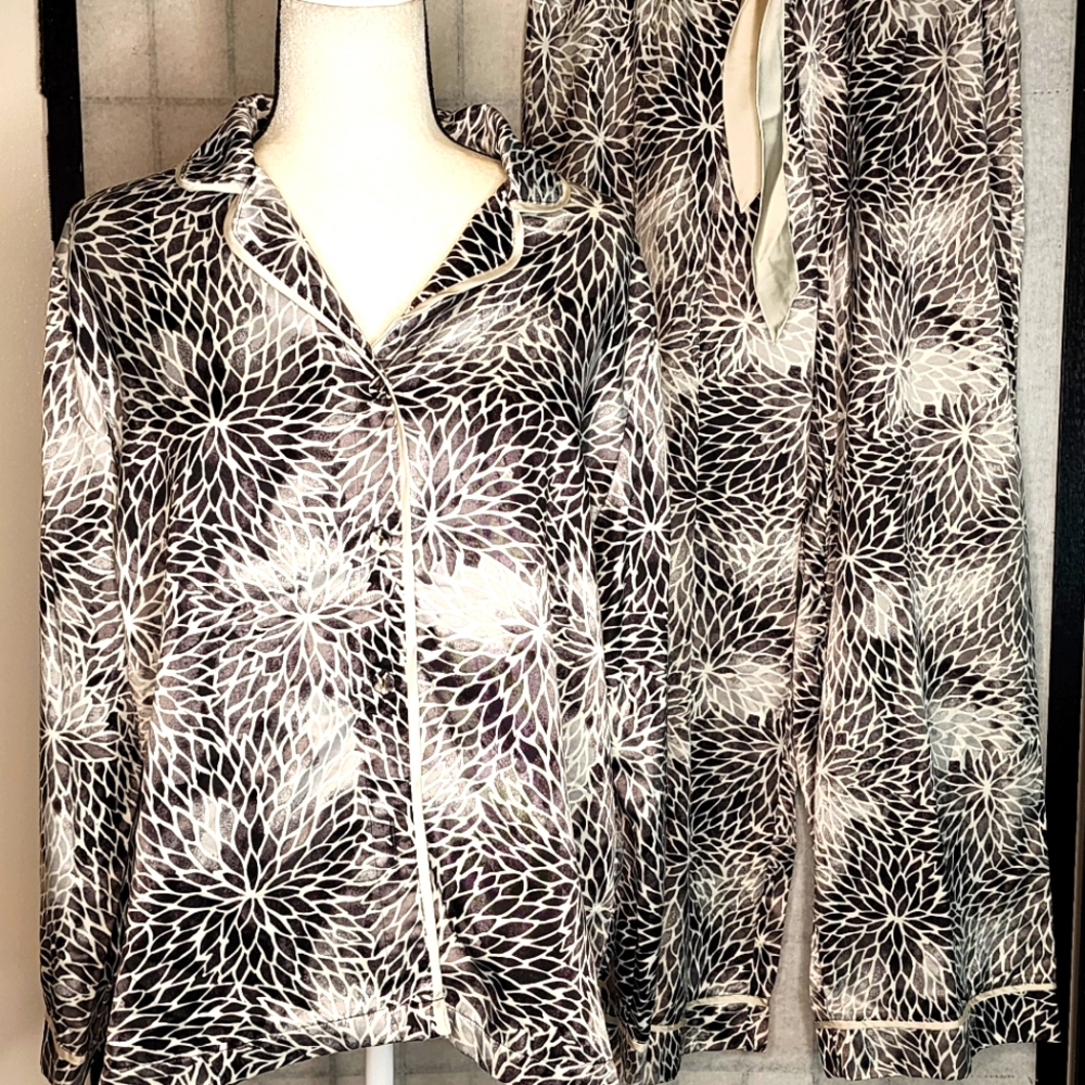 Dana Buchman Print Pajama set Creme &White Satin XL Cottegecore Boho Luxury